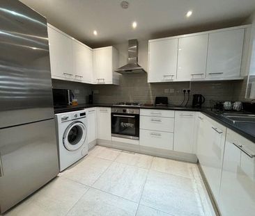 1 bedroom in a house share to rent - Photo 3