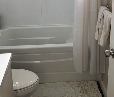 Top Floor 1 Bedroom Condo With Vaulted Ceilings And Mountain Views - Photo 6