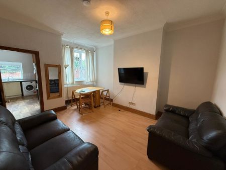 Main Avenue, Heworth - P1490 - Photo 5