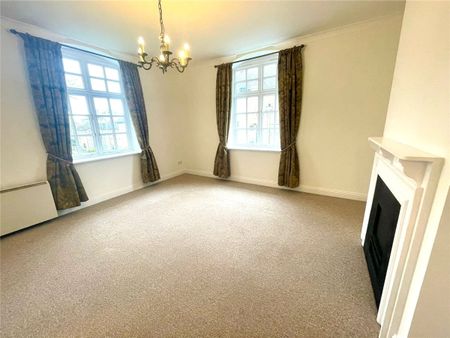 A first floor spacious apartment with three double bedrooms in a converted period building. Please note the property does not have an HMO licence. - Photo 2
