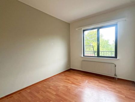 Gunstig centraal gelegen 2-slaapkamerappartement met garagebox - Foto 2