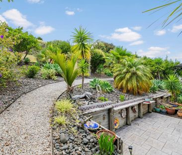 TWO LEVEL/TWO BEDROOMS-WALDORF CRES, OREWA - Photo 4