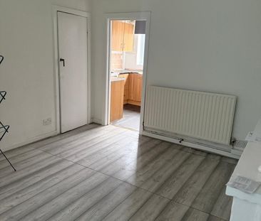 2 Bed Terraced House, Saunders Road, S2 - Photo 2