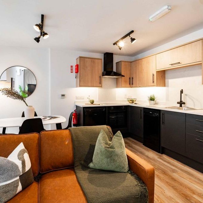 1 bedroom in a flat share to rent - Photo 1