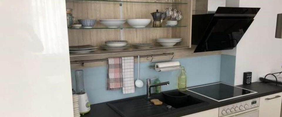 Helle 53qm 2-Zimmer-Wohnung möbliert/EBK/Balkon/Parkett - Photo 1