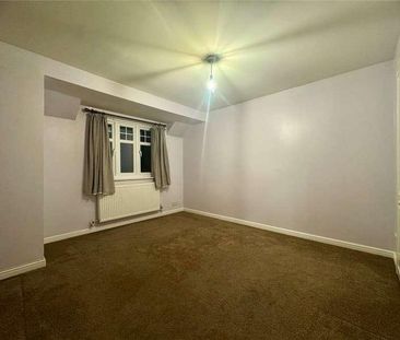 Pearcy Close, Harold Hill, Romford, RM3 - Photo 4