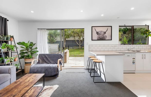 Maupuia Living - Photo 1