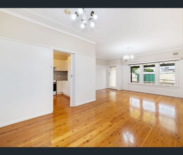 Spacious 3 Bedroom Oasis - Photo 2