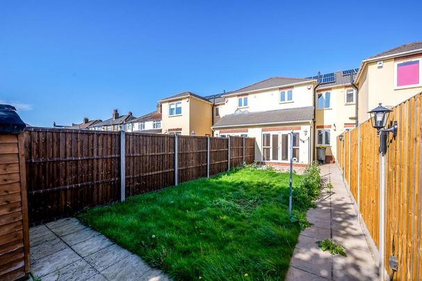 2 bedroom terraced house to rent - Photo 1