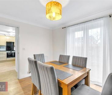 4 bedroom detached house to rent - Photo 4