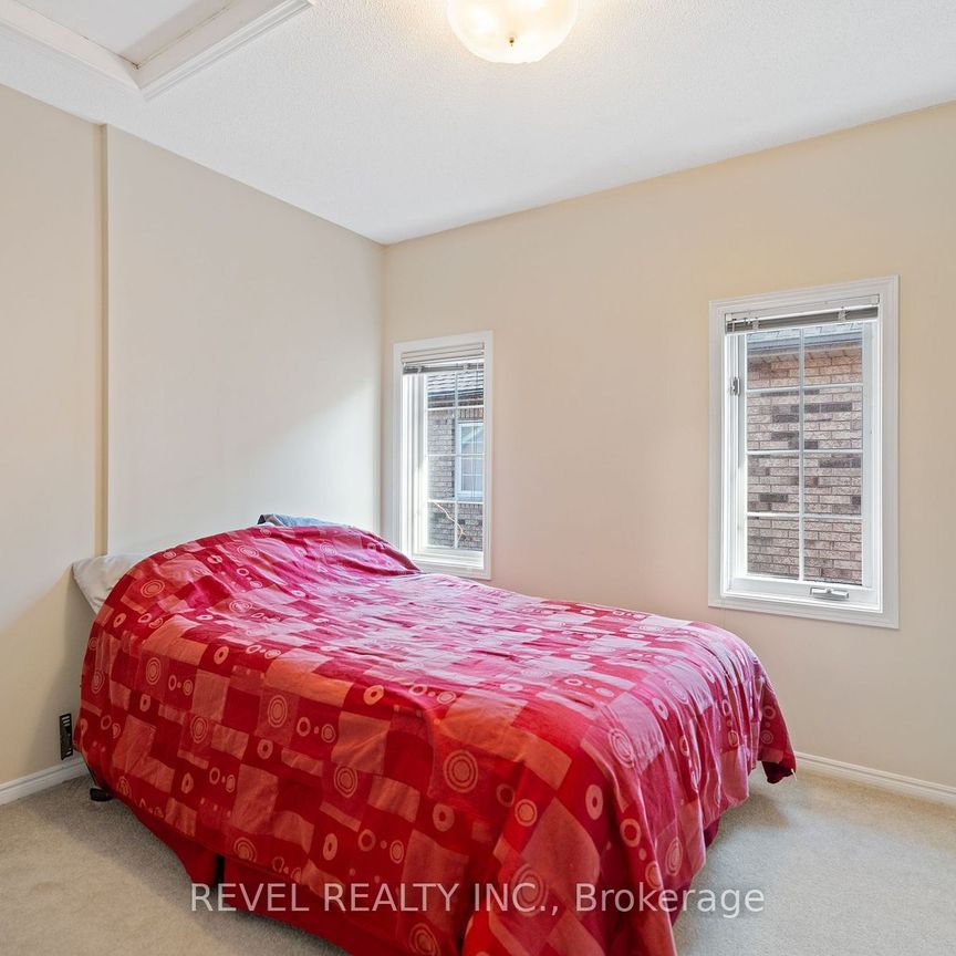 Townhouse For Lease | X8134830 - Photo 1