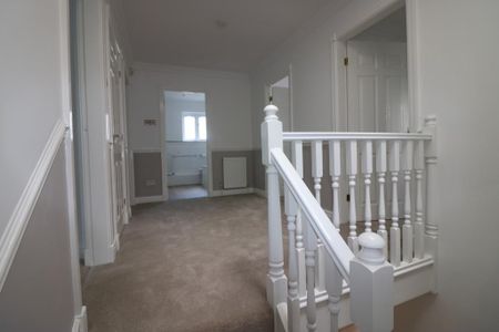 4 bedroom detached house to rent - Photo 2