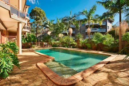 HOLIDAY RESORT-STYLE COMPLEX LIVING - Photo 5