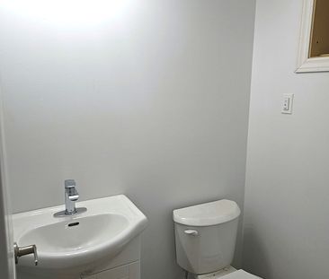 For Lease - 341 Spruce Street Unit# A, London East, Ontario - Photo 4