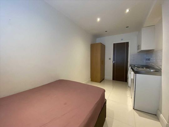 Studio to rent - Photo 1