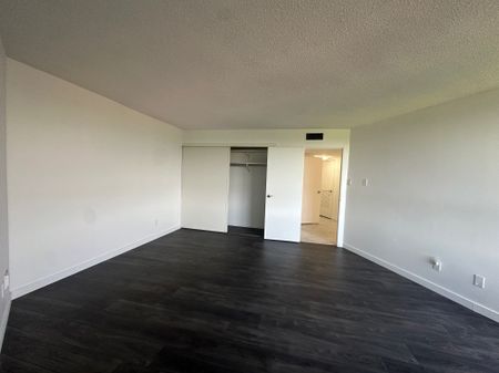 For Lease - 1300 Bloor Street Unit# 905, Mississauga, Ontario - Photo 4