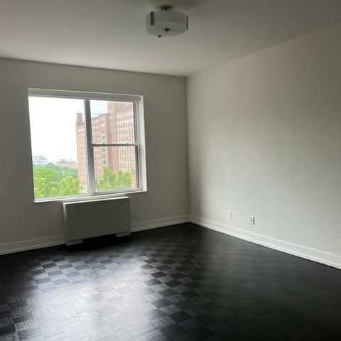 1745 Av. Cedar - Photo 1