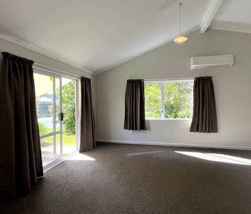 Tidy & Secure Home, Handy to Everything - Photo 2