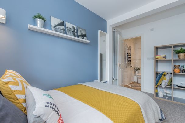 Luxury 6 bed House share with 4 En-suites and 1 spacious shared Bathroom Show less - Photo 1