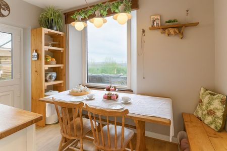 4 bedroom semi-detached house to rent - Photo 5