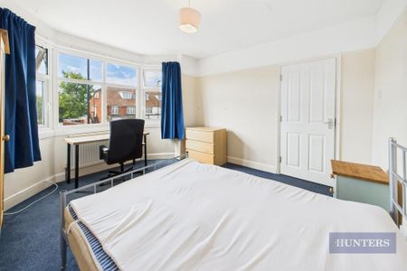 4 bedroom semi-detached house to rent - Photo 5