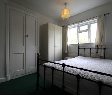 6 bedroom semi-detached house to rent - Photo 2