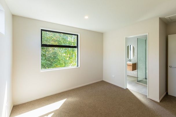 Newly built beautiful house with 3 en-suites - Photo 1