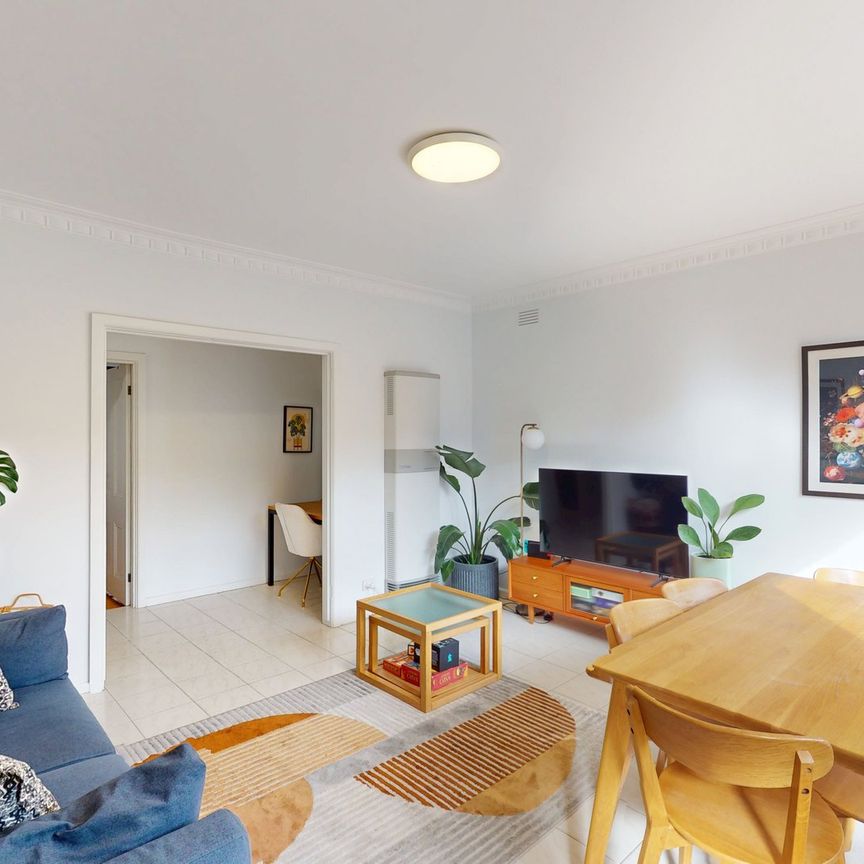 Charming 2-Bedroom Residence in Prime Brunswick Location - Photo 1