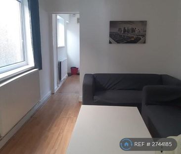 1 bedroom in a house share to rent - Photo 1