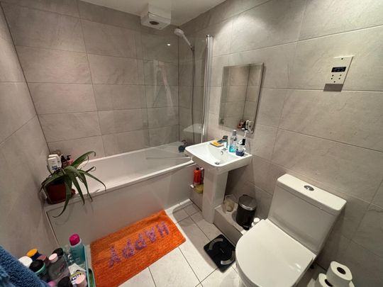 2 Bed Flat, Broomfield Lodge, LS6 - Photo 1