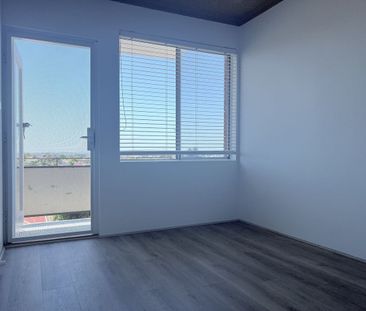 Renovated, Comfortable Plus Views - Photo 3