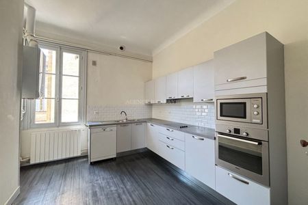 APPARTEMENT EN BON ÉTAT - TRÈS LUMINEUX & SANS VIS-AVIS - Photo 5