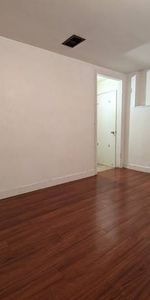 A single house with 1 bed 1 bath at the rear floor - Photo 3