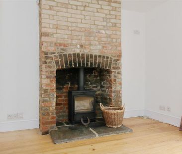 4 bedroom terraced house to rent - Photo 5