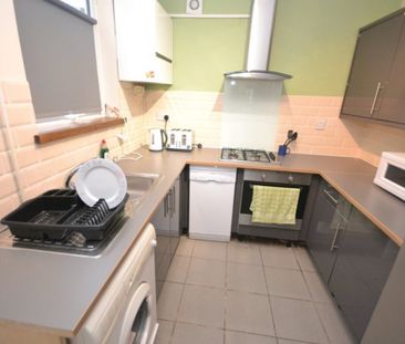 4 bed Mid Terraced House for Rent - Photo 4