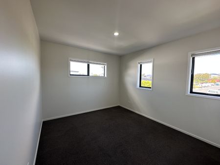 Modern 2 Double Bedroom 2 Storey Townhouse - Photo 4