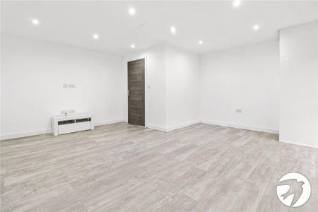 3 bedroom end of terrace house to rent - Photo 2