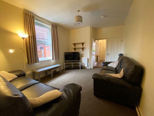 7 Bed Semi-Detached House, Henry Road, NG2 - Photo 1