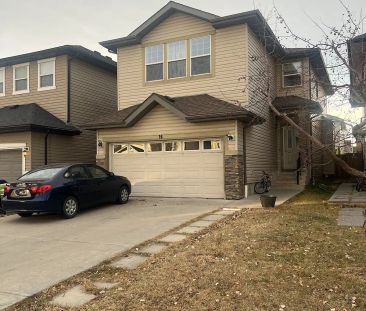 Large Home - 3 Bed + Bonus Room — 3 Bedrooms+ Den House - Photo 1