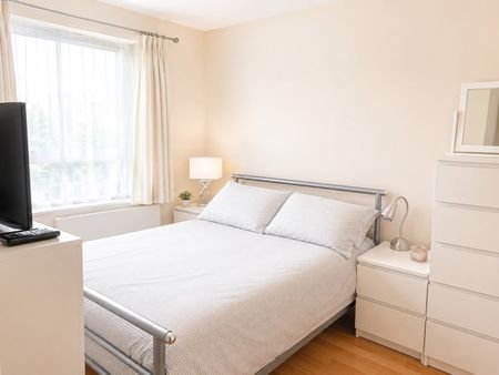 Studio Flat, Catalpa Court, SE13 - Photo 2
