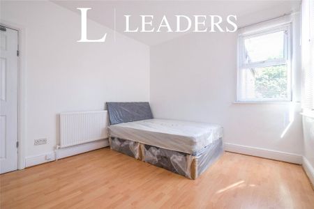 1 bedroom in a house share to rent - Photo 2