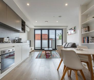 Modern Contemporary Living in the Heart of Windsor - Photo 4
