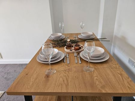 2 Bed Flat, Western Road, BN1 - Photo 3