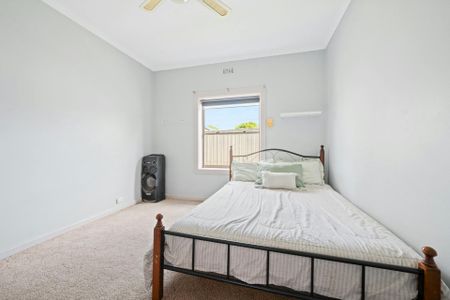 Spacious Family Stone Home - Photo 2