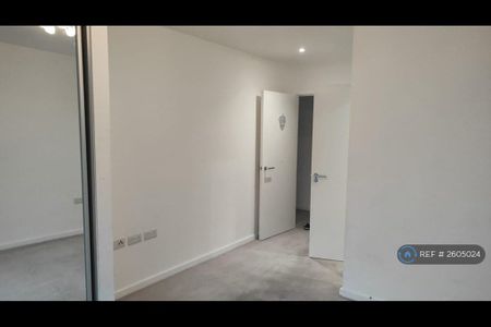 3 bedroom flat to rent - Photo 3
