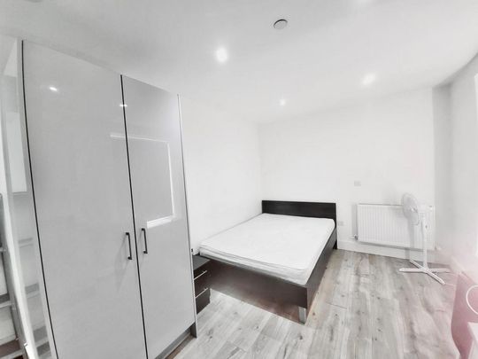 Studio to rent - Photo 1