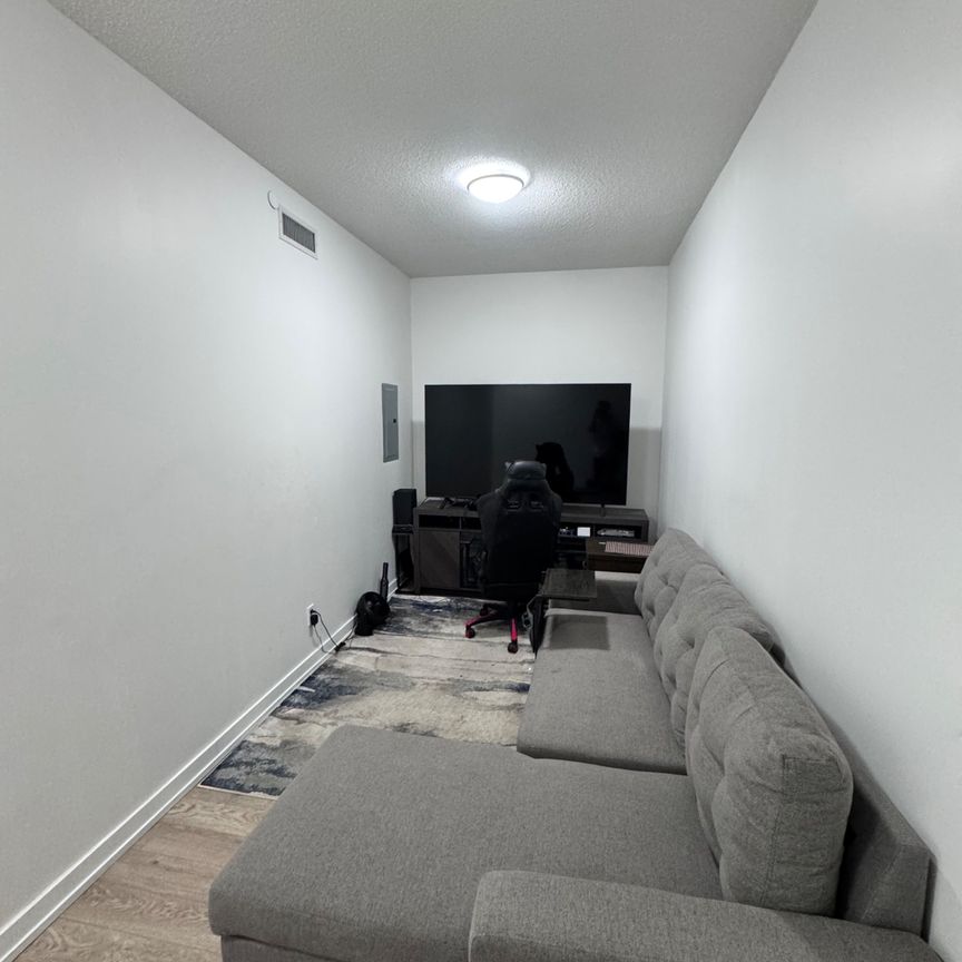 For Lease - 2055 Danforth Avenue Unit# 213, Toronto, Ontario - Photo 1