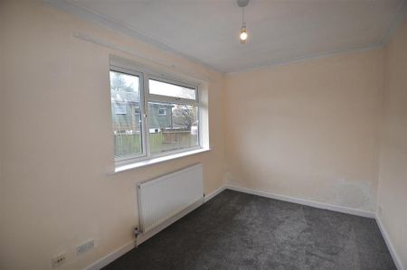 2 bedroom semi-detached bungalow to rent - Photo 3