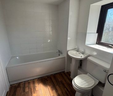 A three bedroom mid-terrace two storey barn conversion with a garage. - Photo 3