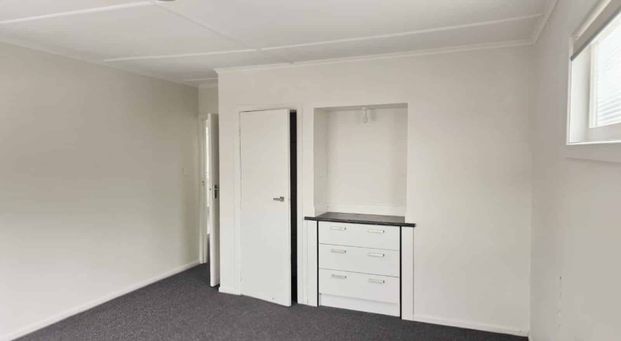 Seaside apartment in Bucklands Beach - Photo 1